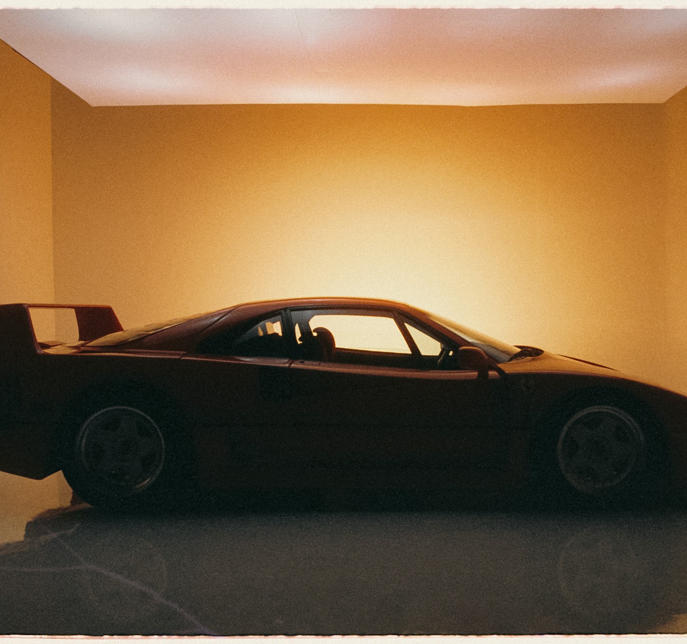 1990 Ferrari F40 image 9